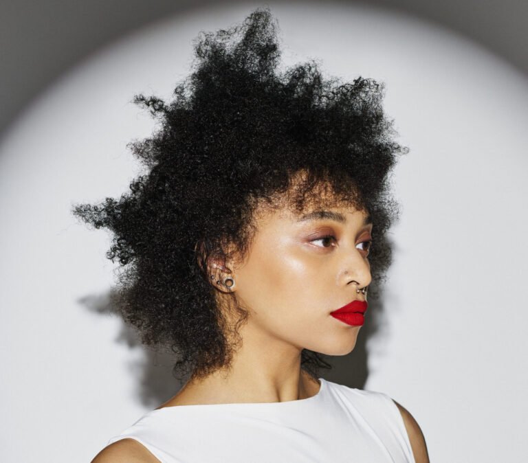 Sculptural 90s-inspired hairstyle by House of Sassoon, featured on TheHairMag.com